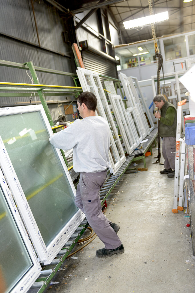 Homme travaillant chez Conforbaie